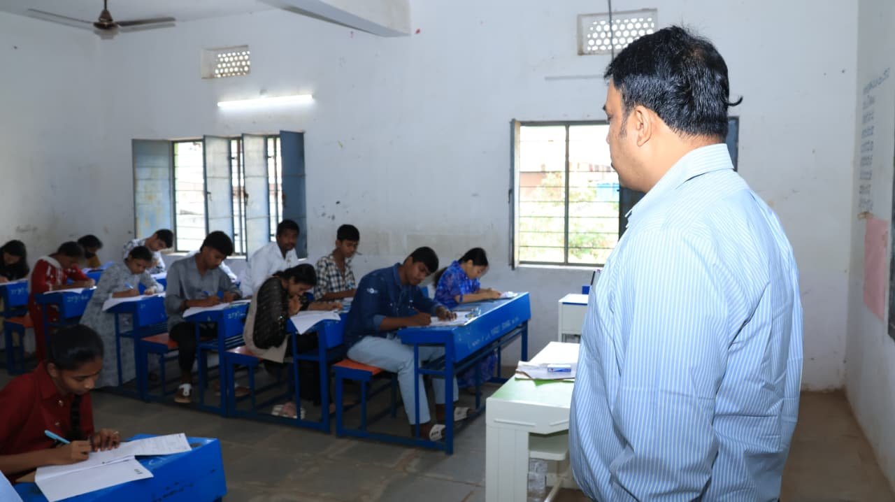 మార్చ్ 14 జనగాం    పకడ్బందీగా పదవ తరగతి పరీక్షల నిర్వహణ    జిల్లా కలెక్టర్ సందీప్ కుమార్ ఝా 